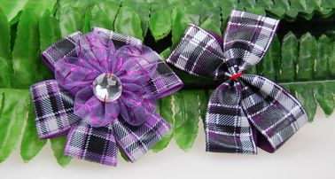 La coutume a imprimé des arcs de décoration de ruban de tartan/grille de ruban de gros-grain pour la robe/cadeaux